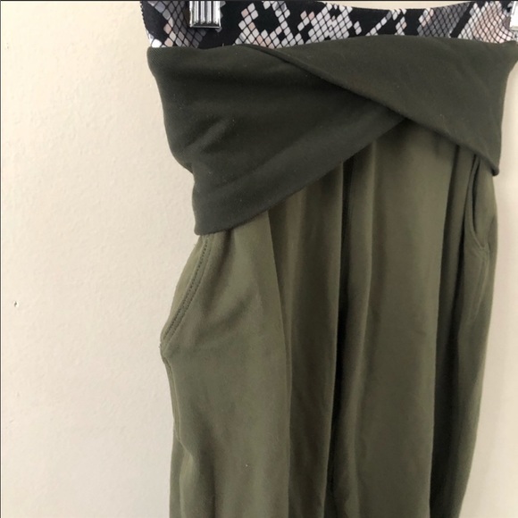 [Lululemon] Cropped Yoga Pants - Picture 2 of 5